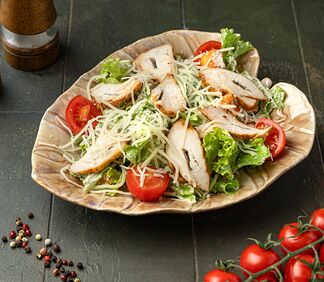 <span style="font-weight: 700;">Цезарь с курицей 190г</span><br>