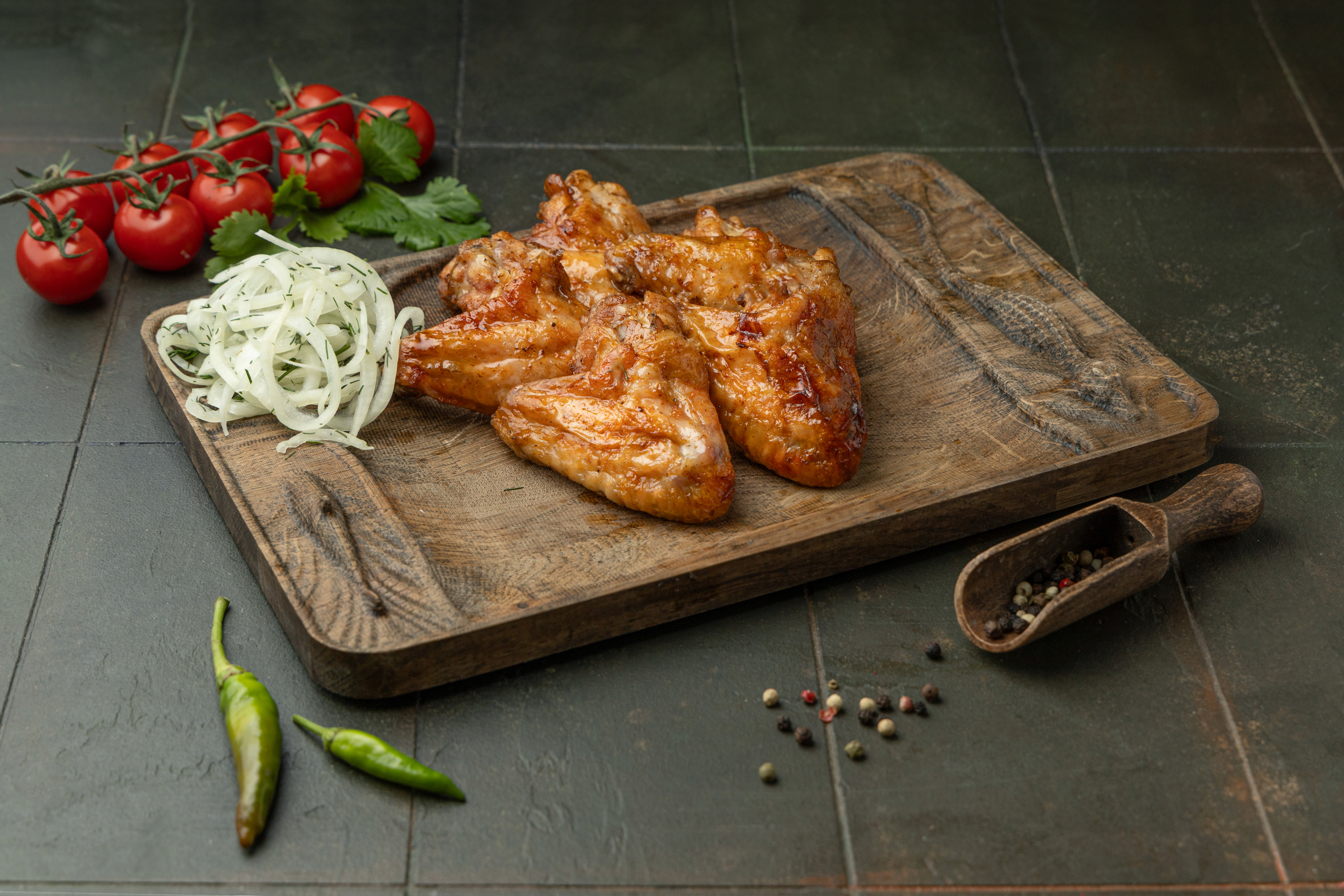 <span style="font-weight: 700;">Крылья куриные 100 г</span><br>